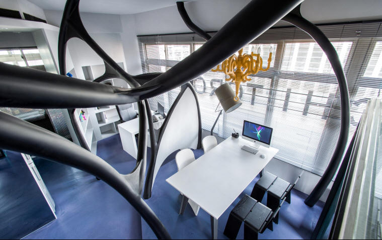 一次看4個 - 員工不想下班的辦公室!