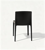 極簡金屬色鑲邊休閒椅 Minimalist Metallic-Trimmed Lounge Chair