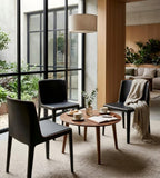 極簡金屬色鑲邊休閒椅 Minimalist Metallic-Trimmed Lounge Chair